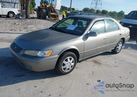1998 Toyota Camry Ce/Le/Xle z USA, uszkodzony, nr VIN 4T1BG22K7WU266644